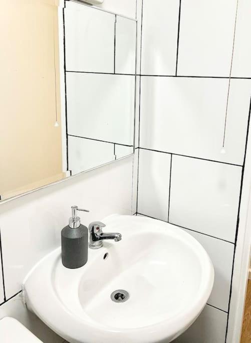 Gorgeous Flat 10 Min Walk To Stadium Free Parking Londres Exterior foto